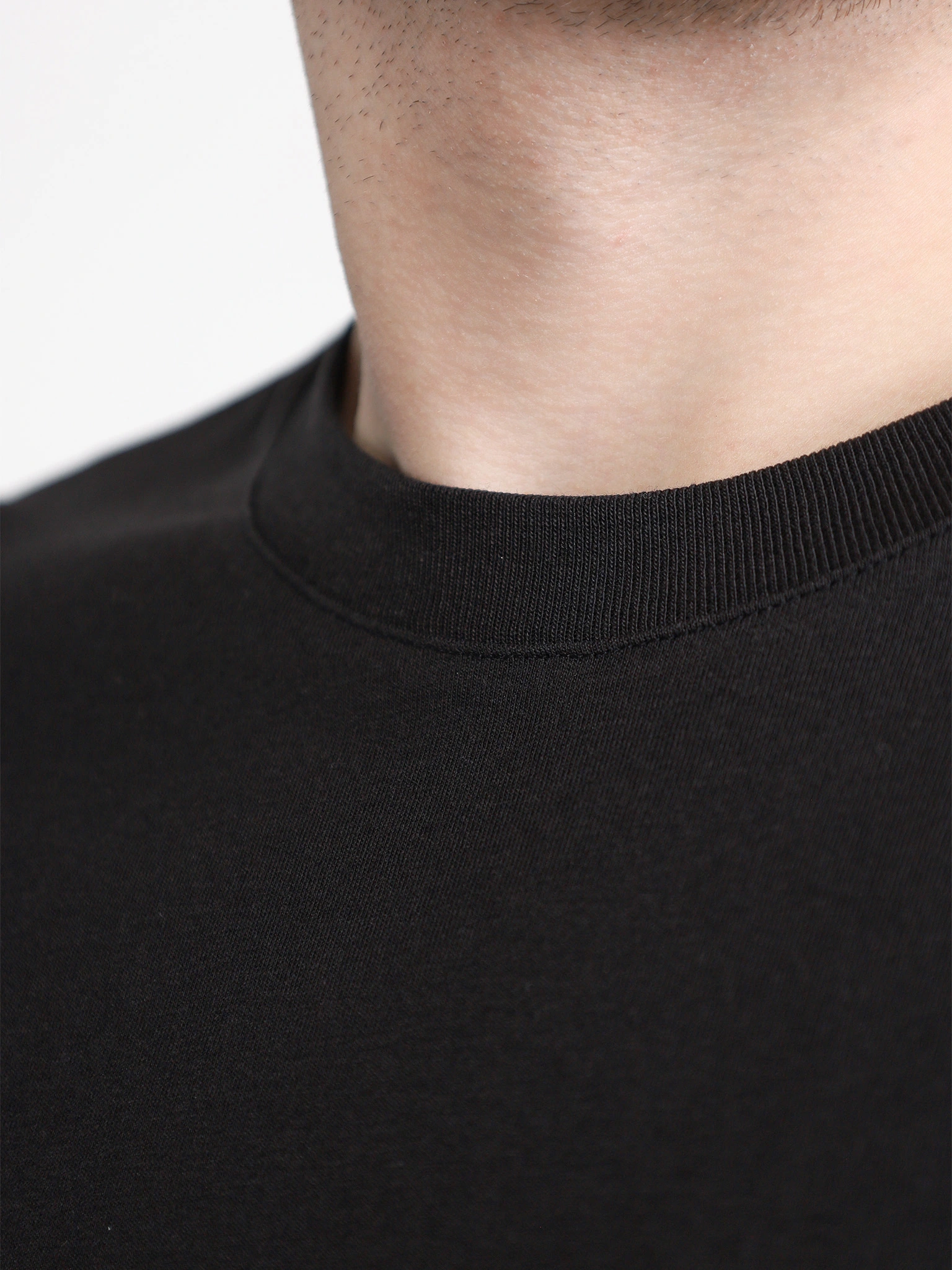 Футболка черного цвета из хлопка с длинным рукавом